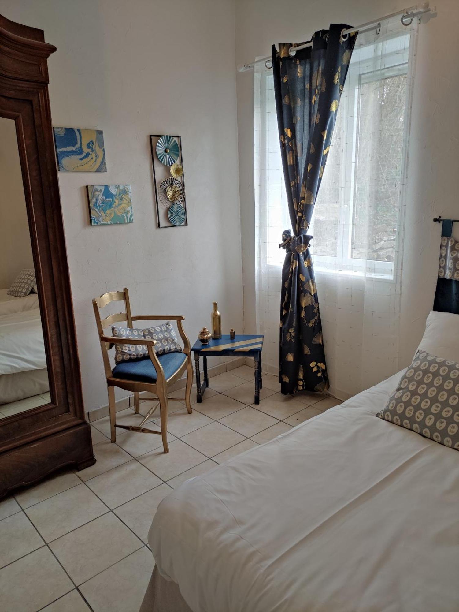 Bed and Breakfast Bleu Bonheur à Dennevy Chambre photo